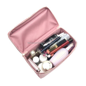 Bolsa <span class=keywords><strong>de</strong></span> maquillaje <span class=keywords><strong>de</strong></span> viaje <span class=keywords><strong>de</strong></span> terciopelo portátil <span class=keywords><strong>de</strong></span> diseño personalizado con estuche <span class=keywords><strong>de</strong></span> maquillaje esponjoso con asa - Product Image 2