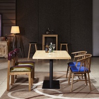 Ensemble de salle à manger au design moderne, meubles en fer, tables avec chaises à structure en bois