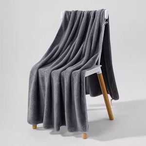 Thickened Quick-Drying Coral Velvet <b>Bath</b> Towel Adults Absorbent for Home or Beauty Salon Use - Product Image 5