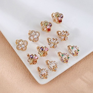 เครื่องประดับทองแดงชุบทองคำ 18k แฟชั่นดูไบ ต่างหูรูปดอกไม้สำหรับเด็ก - Product Image 2