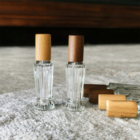 Flacon vaporisateur de parfum en verre transparent de 12 ml avec bouchon en bois, style moderne de luxe, pompe à ouverture facile, échantillon disponible