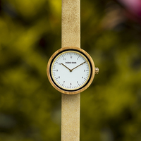 2022 OEM montre à Quartz en bois en cuir véritable pour femmes Antique Sport mode Style d'affaires avec cadran en verre fenêtre Montre Femme