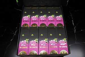 Cajas de Empaque Personalizadas de Alta Gama con Fondo Negro y Papel de Arte Especializado - Product Image 3