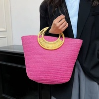 Sac fourre-tout tricoté à la main pour les vacances d'été, sac de plage en paille de couleur unie avec poignée en bambou, sac de voyage grande capacité