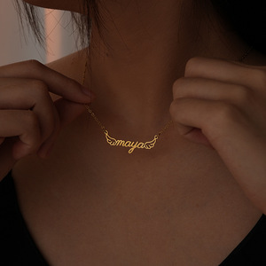 Collana Unisex Personalizzabile Showfay con Nome, Placcata in <span class=keywords><strong>Oro</strong></span> 18K, Acciaio Inossidabile, Motivo a Farfalla Trendy, Perla <span class=keywords><strong>d</strong></span>'Acqua Dolce, Regalo per Bambini - Product Image 2