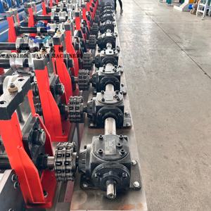 Machine de formage à rouleaux entièrement automatique pour la fabrication de gouttières métalliques, machine moderne pour gouttières de toit, machine à gouttières continue à vendre - Product Image 6