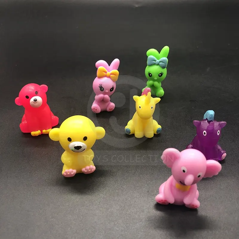 Sıcak satış otomat oyuncaklar özel çeşitli baskılı PVC tavşan ayı karikatür heykelcik için promosyon