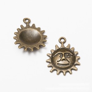 Colgante Celestial de Aleación de Zinc con Diseño de Rayo de Sol y Rostro, en Plata Antigua y Bronce, para Talismán de Adivino del Tarot - Product Image 3
