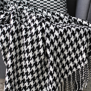 Couverture tricotée confortable pour décor à la maison avec gland couleur unie douce et confortable pour canapé - Product Image 1