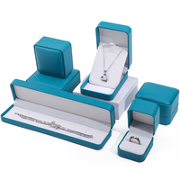 Boîte d'emballage de bijoux de luxe moderne faite à la main, logo personnalisé, estampage à chaud doré, cuir PU gaufré, design rectangulaire pour collier