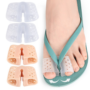 Sandales respirantes en matériau SEBS avec clip pour les orteils, pour <span class=keywords><strong>hallux</strong></span> <span class=keywords><strong>valgus</strong></span>, séparation des orteils superposés et correction des orteils arrière - Product Image 1