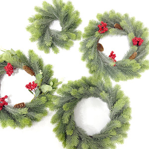 Guirnalda Navideña Artificial de 5 Pulgadas para Montar en Puerta, Estilo Tradicional con Bayas, Piñas y Follaje Decorativo - Product Image 3