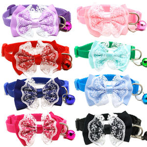 Kätzchen-Spitzenschleife mit Glocke Stoffhalsband für Hunde und Katzen Ganzjähriges Haustierzubehör Welpen-Halsband Lieferant - Product Image 1