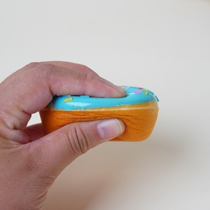 Adhesivo Decorativo Creativo para Refrigerador con Forma de Donut Simulado de PU, Modelo PU-XMB-46, para Niños de 5 a 7 Años - Product Image 4