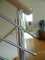 Barrière d'escalier intérieure robuste en acier inoxydable tubulaire carré DF – Conception de balustrade et poteau de garde-corps