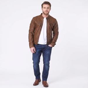 Chaqueta Varsity de Cuero Premium Marrón, Clásica, Asimétrica, con Cinturón, Capucha, Cuello Alto, Logotipo Frontal, Estilo Vintage, Transpirable, para Hombre, Otoño - Product Image 1