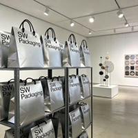 Individuelle Logo-Silberpapiertüten Reflektierende Glänzende Einkaufstaschen mit Griff für Boutiquen und Lebensmittelgeschäfte