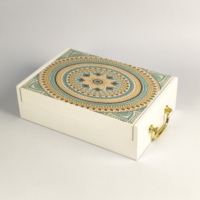 Boîte cadeau en bois MDF blanc avec impression mandala bohème, logo personnalisé gravé au laser, métal doré, fabrication artisanale, boîte de luxe pour Ramadan, mariage