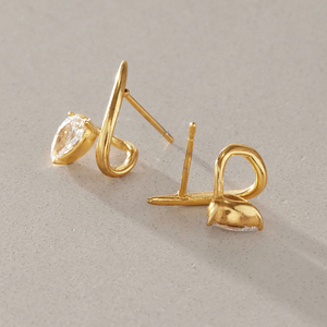 Pendientes J&D Classic de acero inoxidable chapados en oro PVD de 18 quilates con circonita cúbica blanca y diseño en espiral de lágrima. - Product Image 3
