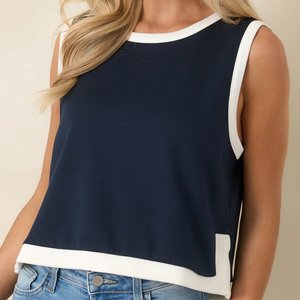 Fabricant de débardeurs courts pour femmes en tricot extensible avec bordure contrastante, sans manches, col rond et dos boutonné - Product Image 1