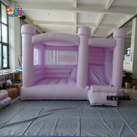 Château gonflable moderne avec toboggan, structure gonflable combinée pour fêtes d'enfants et décorations de mariage