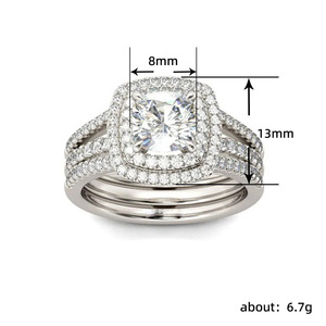 Anello di fidanzamento da donna Q144 in oro bianco con diamante taglio cuscino naturale colore D, alone con pietre laterali - Product Image 5