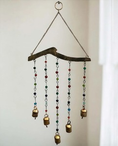 Carillon éolien perlé en fer de qualité supérieure, clochettes décoratives, mobiles en métal indien, attrape-soleil, disponible à la vente - Product Image 4