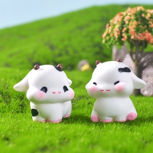 Figuras decorativas de vacas lindas para paisajes transfronterizos, artículos decorativos DIY de alta gama para escritorio y coche - Product Image 1
