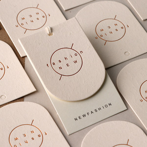 Cartoncino Custom cartellini appesi ispessiti <span class=keywords><strong>etichette</strong></span> Logo durevoli <span class=keywords><strong>per</strong></span> borse di abbigliamento-servizio di stampa di <span class=keywords><strong>etichette</strong></span> di marca alla moda - Product Image 5