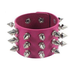 Bracciali Unisex in Stile Punk Europeo-Americano con Rivetti Conici in Pelle, Design Esagerato e Alla Moda - Product Image 4