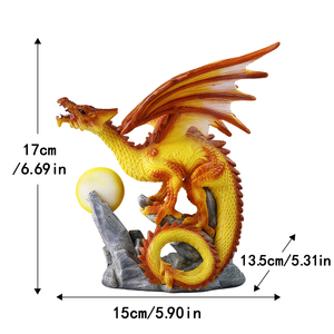 Noi Stock di drago di fuoco con palla fiammeggiante figurina di resina, creatura mitica decorazione per la casa - Product Image 6