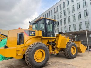 Chargeuse CAT 966F d'occasion prête à l'emploi, engrenage hydraulique stable pour le travail de stockage en vrac dans les entrepôts de roches - Product Image 4
