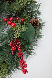 High Quality Customized Modern <b>Red</b> Berry Artificial Decorative Christmas Wreath with <b>Red</b> <b>Bow</b> - Product Image 5