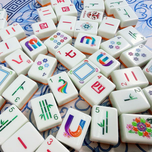Juego <span class=keywords><strong>de</strong></span> Fichas <span class=keywords><strong>de</strong></span> Mahjong Americano <span class=keywords><strong>de</strong></span> Alta Calidad <span class=keywords><strong>en</strong></span> Venta, Fichas <span class=keywords><strong>de</strong></span> Mahjong Acrílicas para Jugar <span class=keywords><strong>en</strong></span> Casa - Product Image 1