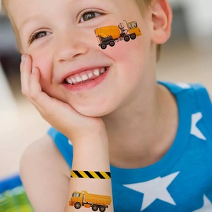 Pegatinas de tatuaje de camión de bomberos de dibujos animados para niños <span class=keywords><strong>originales</strong></span> diseño impermeable con bombero y extintor de incendios - Product Image 2