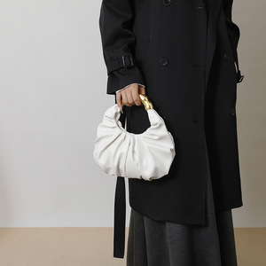 Sac de soirée au design original de boules plissées. Sac pour femme, nouveau style. Tendance et polyvalent. Haute gamme - Product Image 3