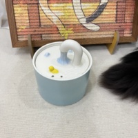 Tempat Minum Hewan Peliharaan Keramik Modern Tahan Lama Portabel Otomatis Sirkulasi Air Tenang Anti Bocor untuk Kucing Anjing