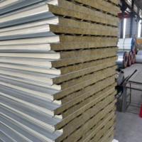 Panneaux sandwich en laine de roche écologiques, ignifuges, isolants thermiques et insonorisants pour les chambres froides modernes et les murs et toitures d'hôtels