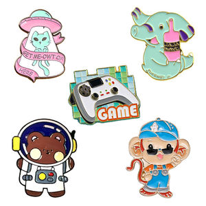 Pins y insignias de solapa de esmalte ecológicos personalizados con aleación de zinc, color y logotipo personalizados, diseños de dibujos animados adorables - Product Image 1