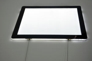 Espositore Luminoso a LED per Vetrine, Pannello Magnetico in Acrilico Bifacciale Formato A3 per Agenzie Immobiliari - Product Image 6