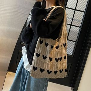Nouveau Sac à Main en Laine Tricoté Haut de Gamme Exquis, Sac à Bandoulière en Crochet, Sac Tissé en Forme de Cœur pour Femme, Mode en Polyester - Product Image 2