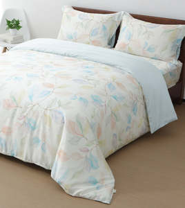 Precioso Juego de Ropa de Cama TENCEL con Estampado de Hojas Multicolor en Acuarela, con Fundas de Almohada, para un Dormitorio Siciliano Suave - Product Image 4