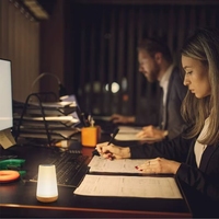 Lampe de chevet moderne et simple à LED tactile sans fil, à intensité variable, température de couleur réglable, CRI élevé 80, RGB changeant, USB