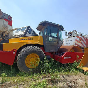Compacteur d'occasion CA602D Dynapac, rouleau à pneus, rouleau à un tambour, pompe 75 kW, capacité de montée de 25 %, force d'excitation de 50 kN, vente en stock - Product Image 1