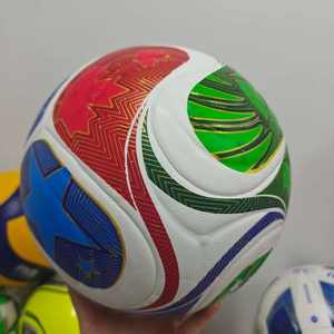 Balón de Fútbol Profesional 2026, Tamaño 5, con Construcción Térmica sin Costuras para Torneos - Product Image 4