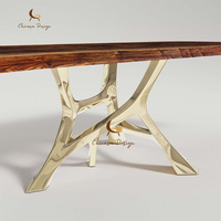 Table à manger de luxe en résine et bois, design doré, bord brut, 10 places, sur mesure, pour salle à manger de villa