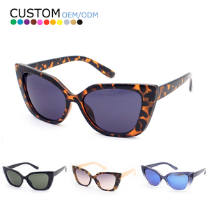 Lunettes de soleil tendance Sunway Eyewear, style œil de chat, dégradé, charnière en métal rétro, logo multicolore personnalisé, lunettes pour femmes - Product Image 1