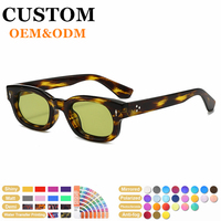 Lunettes de soleil de luxe tendance unisexe avec rivets décoratifs, monture carrée étroite minimaliste pour homme, nouvelle collection avec logo
