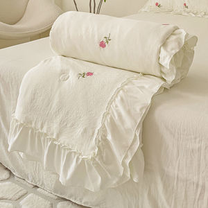 ชุดผ้าห่มผ้าคอตตอนซักนุ่มฤดูร้อนชุดผ้าห่มปักลายดอกกุหลาบไม่ระคายเคืองผิวสไตล์ยุโรป - Product Image 1