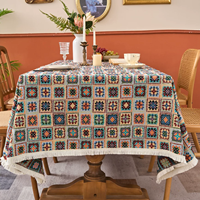 Nappe carrée florale style crochet bohème avec pompons, couverture de table rectangulaire en mélange coton-lin pour la décoration de la salle à manger à la maison